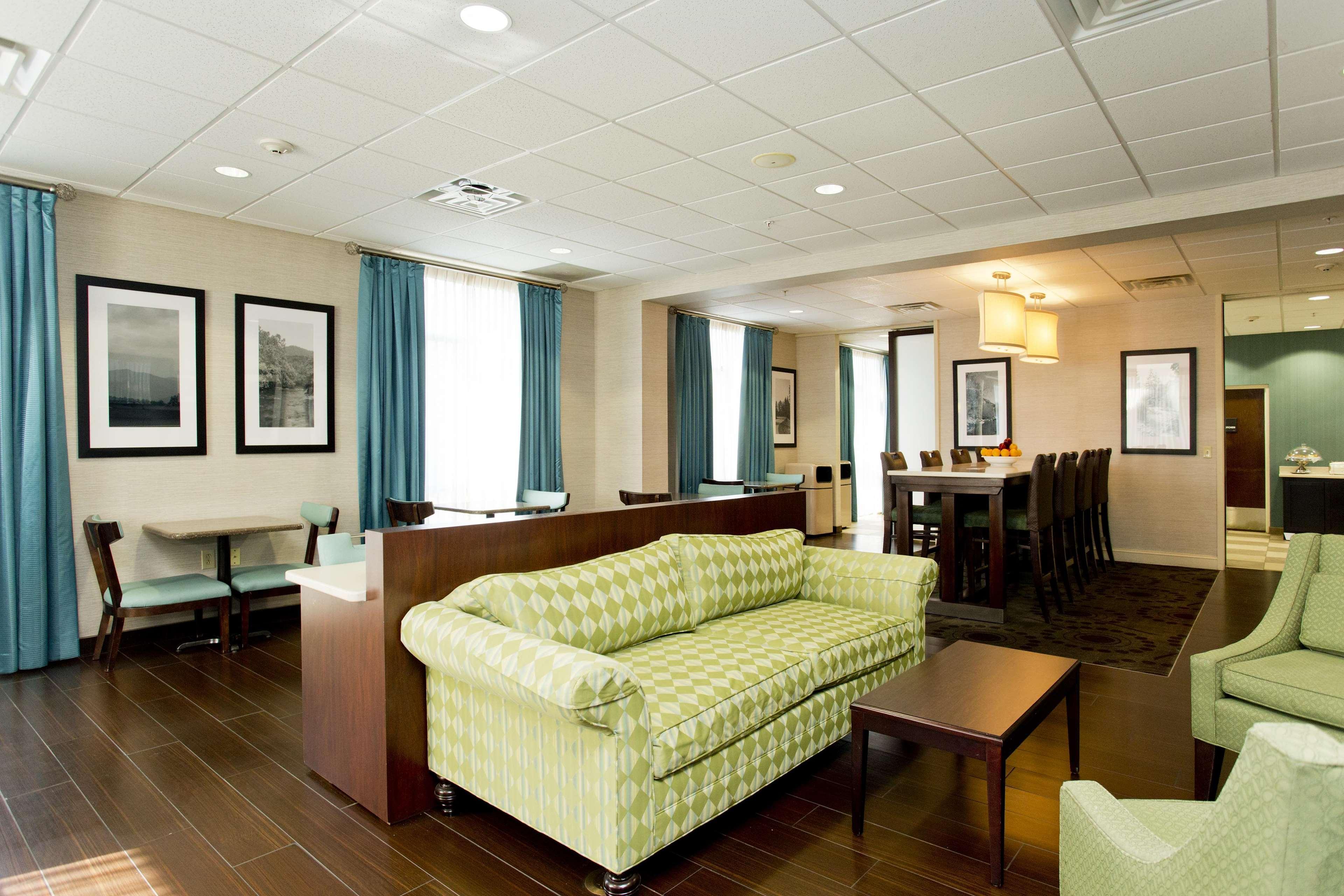 Hampton Inn Фронт-Ройал Экстерьер фото